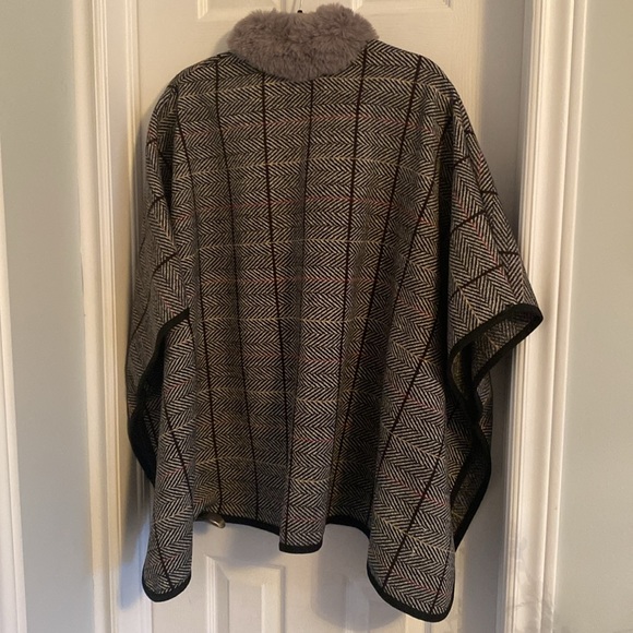 NWT Fur Collared Cape - Picture 7 of 8